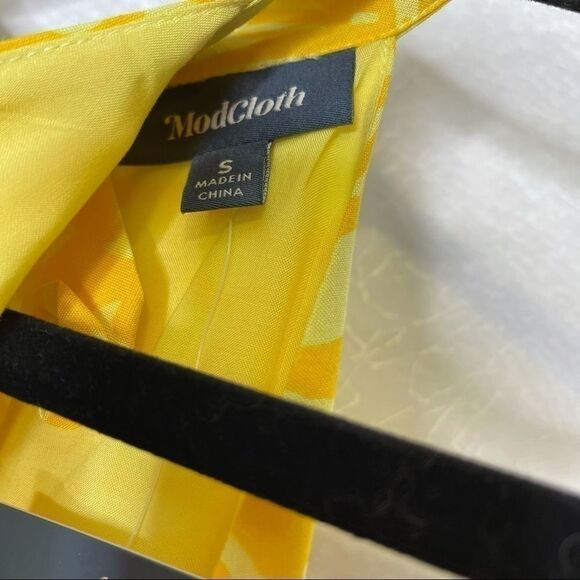 ModCloth just keep swinging floral shift dress S - Picture 3 of 7